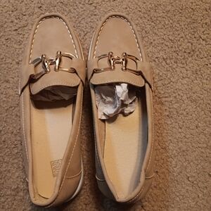 Kara and Kate Women's Tan Loafers Gold Horsebit Detail Cushion Insole NWOT